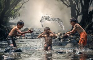 kids-play-river-creativity